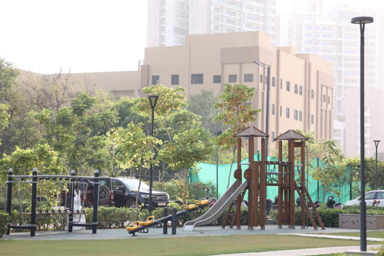 outdoor play system -koochieblobal 1