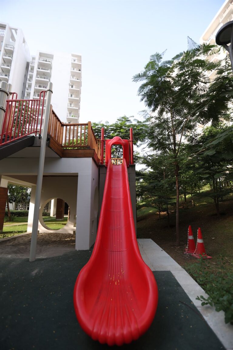 outdoor play system -koochieblobal 4