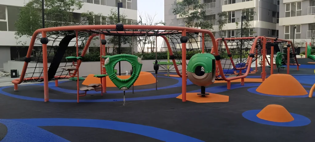 Outdoor fitness equipment at ONE 10, KOLKATTA